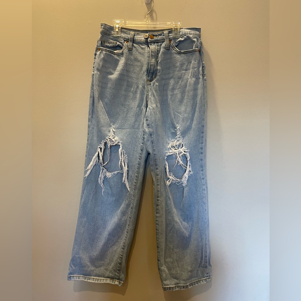 Universal thread ripped wide legged jeans size 6